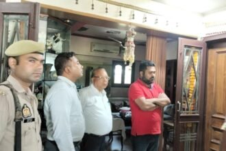 up:-हापुड़-में-उद्यमी-के-परिवार-को-चार-घंटे-बंधक-बनाया,-घर-से-लाखों-रुपये-और-जेल-की-लूट