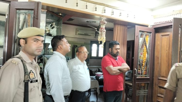 up:-हापुड़-में-उद्यमी-के-परिवार-को-चार-घंटे-बंधक-बनाया,-घर-से-लाखों-रुपये-और-जेल-की-लूट