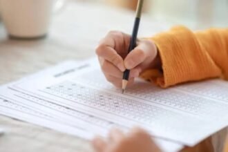 tgt-exam-:-लखनऊ,-जौनपुर-और-चित्रकूट-में-पकड़े-गए-चार-मुन्नाभाई,-दूसरे-की-जगह-दे-रहे-थे-टीजीटी-परीक्षा