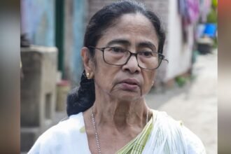 ममता-बनर्जी-को-लगा-एक-और-झटका,-करीबी-नेता-कृष्णा-चक्रवर्ती-ने-दिया-मेयर-पद-से-इस्तीफा