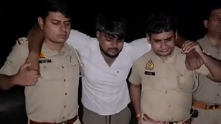 moradabad:-चाैकी-के-सामने-सेवानिवृत्त-दरोगा-के-बेटे-को-मारी-गोली,-25-हजार-का-इनामी-मुठभेड़-में-गिरफ्तार