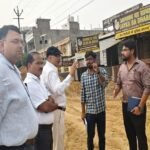 सीएम-ग्रिड:-सड़क-निर्माण-में-लापरवाही-पर-मंडलायुक्त-नाराज,-ठेकेदार-को-दी-सख्त-चेतावनी