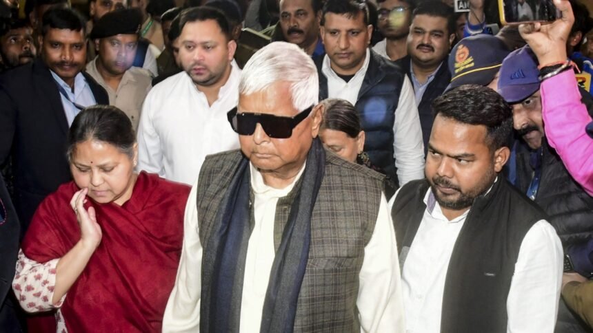 सुरक्षा-में-कटौती-से-नाराज-लालू-परिवार,-राबड़ी-देवी-ने-सभी-सुरक्षाकर्मियों-को-वापस-लौटाया