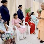 सीएम-का-जनता-दर्शन:-मां-के-साथ-पहुंची-बेटी,-कहा-12वीं-में-अच्छे-अंक-हैं,-बीटेक-करना-चाहती-हूं;-मिला-जवाब
