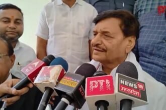 etawah:-डीएम-से-मिले-शिवपाल-यादव,-बोले-बिजली-और-पानी-के-संकट-से-बेहाल-है-प्रदेश;-भाजपा-सरकार-पर-साधा-निशाना