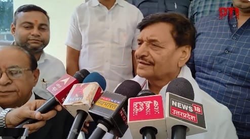 etawah:-डीएम-से-मिले-शिवपाल-यादव,-बोले-बिजली-और-पानी-के-संकट-से-बेहाल-है-प्रदेश;-भाजपा-सरकार-पर-साधा-निशाना