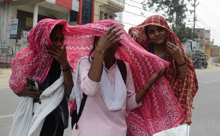 west-up-weather:-चुभती-जलती-गर्मी-का-मौसम,-राहत-मिलने-की-उम्मीद-कम,-और-बढ़ेगा-पारा;-बारिश-अभी-दूर