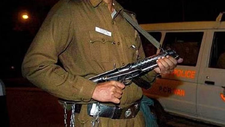 bareilly-news:-प्रतिष्ठा-का-प्रतीक-बने-सरकारी-गनर,-कई-नेता-निजी-खर्च-पर-दिखा-रहे-भौकाल
