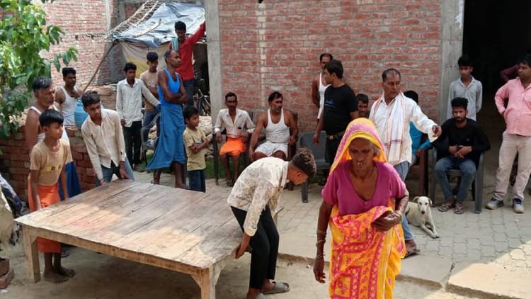 barabanki-news:-तीन-मौतों-से-शादी-की-सालगिरह-की-खुशियां-मातम-में-बदलीं,-ट्रैक्टर-ट्रॉली-की-चपेट-में-आई-थी-बाइक