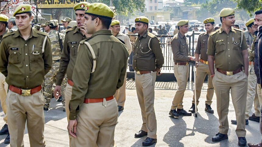 कानपुर-से-यूके-तक-फर्जी-डिग्री-और-जाली-मार्कशीट-बनाने-का-खेल,-मास्टरमाइंड-जियाउल-हसन-समेत-10-गिरफ्तार