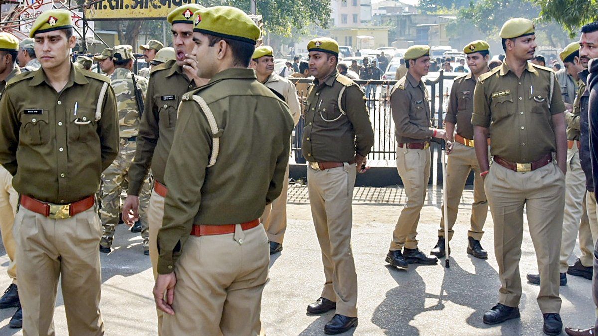 कानपुर-से-यूके-तक-फर्जी-डिग्री-और-जाली-मार्कशीट-बनाने-का-खेल,-मास्टरमाइंड-जियाउल-हसन-समेत-10-गिरफ्तार