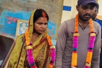 12-साल-छोटे-युवक-पर-आया-3-बच्चों-की-मां-का-दिल,-खुला-राज-तो-पति-ने-मंदिर-में-करा-दी-शादी
