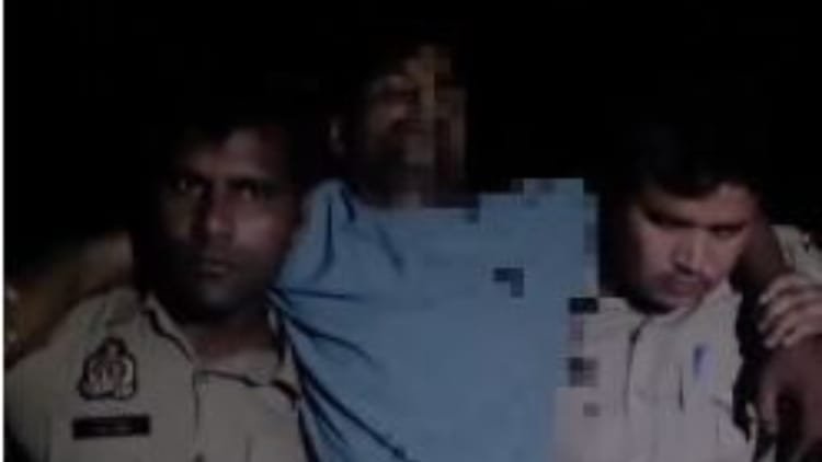 budaun-news:-भैंस-चोरी-का-आरोपी-पुलिस-मुठभेड़-में-गिरफ्तार,-पैर-में-लगी-गोली,-सिपाही-भी-घायल