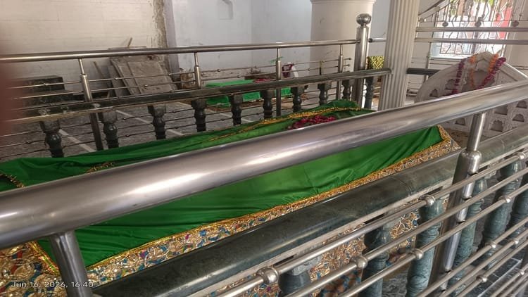 up:-सईद-शाह-बाबा-की-मजार-हुई-स्थानांतरित,-390-साल-पुरानी-इतिहास;-गुजरात-से-आए-थे-रुस्तम-सईद-शाह-और-उनके-गुरु