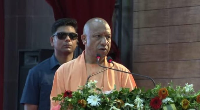 cm-yogi-in-kanpur:-सीएसए-पहुंचे-सीएम-योगी,-प्रदर्शनी-का-किया-अवलोकन,-बोले-आधुनिक-तकनीक-से-जुड़ेगा-अन्नदाता