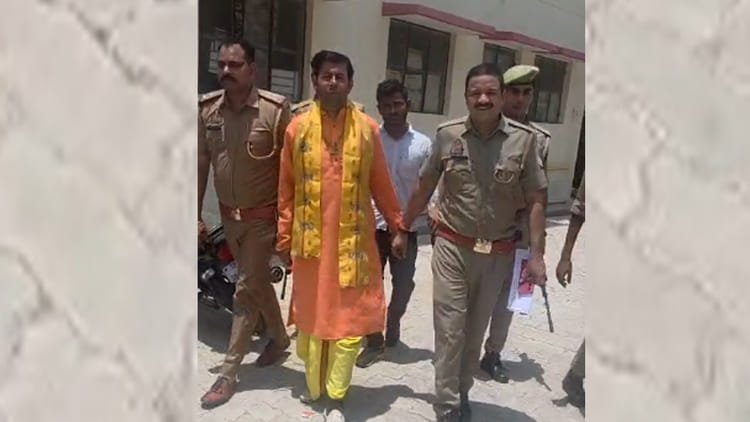 up:-महिला-बोली-बेटे-की-कसम-देकर-आश्रम-ले-गए-बाबा,-अश्लील-हरकतें-कर-दुष्कर्म-का-किया-प्रयास,-गिरफ्तार