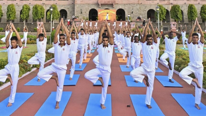 पूरी-दुनिया-में-मनाया-गया-अंतरराष्ट्रीय-योग-दिवस-फिर-इस-भारतीय-राज्य-ने-क्यों-किया-किनारा?-सामने-आई-वजह