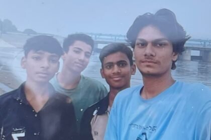 kanpur:-गंगा-स्नान-के-दौरान-बड़ा-हादसा,-चार-किशोर-में-तीन-डूबे,-दो-को-बचाया-और-एक-लापता,-तलाश-में-जुटे-गोताखोर