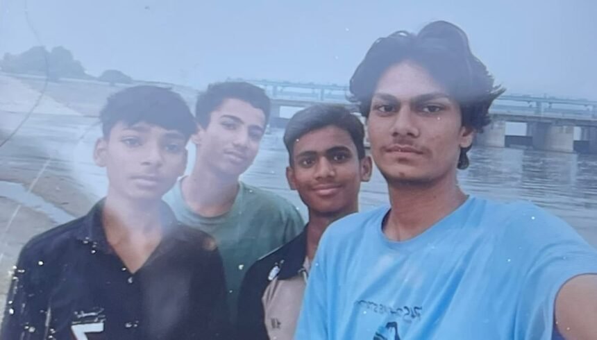kanpur:-गंगा-स्नान-के-दौरान-बड़ा-हादसा,-चार-किशोर-में-तीन-डूबे,-दो-को-बचाया-और-एक-लापता,-तलाश-में-जुटे-गोताखोर