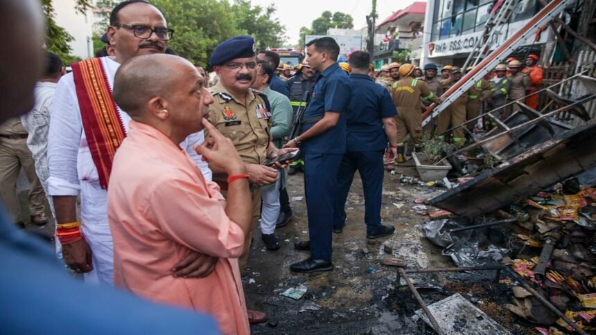 अलीगंज-अग्निकांड-में-बड़ी-कार्रवाई:-आदेश-हुआ-जारी,-‘खुद-ध्वस्त-करें-बिल्डिंग,-नहीं-तो-lda-करेगा-जमींदोज’