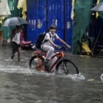 mumbai-rain-live:-महाराष्ट्र-के-कई-इलाकों-में-भारी-बारिश,-पानी-पानी-हुआ-मुंबई,-रेल-यातायात-हुआ-ठप