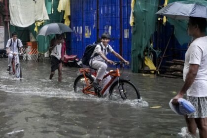 mumbai-rain-live:-महाराष्ट्र-के-कई-इलाकों-में-भारी-बारिश,-पानी-पानी-हुआ-मुंबई,-रेल-यातायात-हुआ-ठप