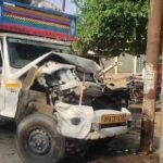 up:-आगरा-में-फतेहाबाद-में-हादसा,-ई-रिक्शा-में-टकराकर-विद्युत-पोल-में-घुस-गई-मैक्स-गाड़ी;-12-से-अधिक-लोग-घायल