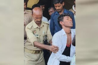 डेंजरस-इश्क:-फेसबुक-पर-दोस्ती-के-बाद-युवती-से-मिलने-पहुंचे-युवक-को-परिजनों-ने-बंधक-बनाकर-पीटा