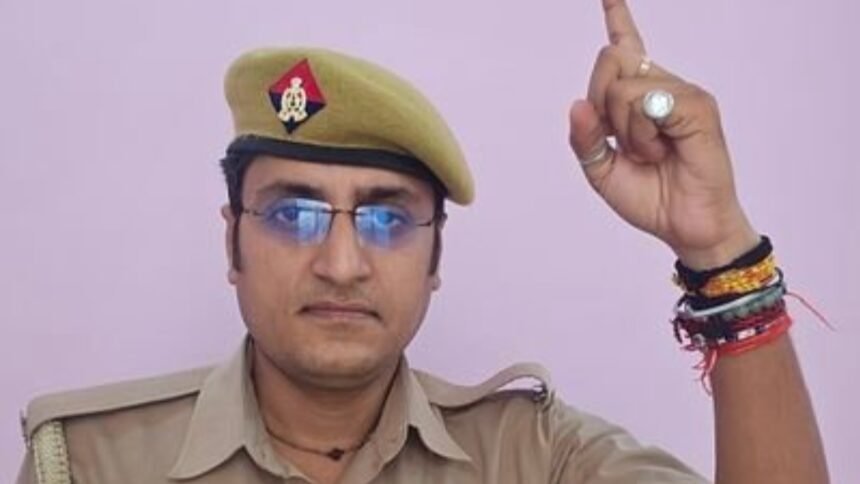 कॉन्स्टेबल-सुनील-कुमार-शुक्ला-बर्खास्त,-गणना-प्रभारी-पर-हर-महीने-2000-रुपये-लेने-का-आरोप-लगाया-था