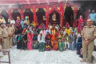 चन्दौली-का-ऐसा-गांव-जहां-की-महिलाओं-ने-कभी-नहीं-देखा-शहर,-यूपी-पुलिस-ने-पूरी-की-इच्छा,-वाराणसी-का-भ्रमण-कराया