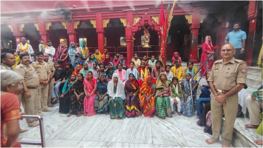 चन्दौली-का-ऐसा-गांव-जहां-की-महिलाओं-ने-कभी-नहीं-देखा-शहर,-यूपी-पुलिस-ने-पूरी-की-इच्छा,-वाराणसी-का-भ्रमण-कराया