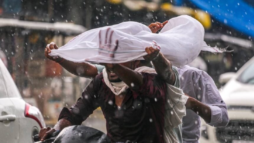 मानसून-की-एंट्री-होते-ही-बदला-दिल्ली-का-मौसम,-ncr-के-कई-इलाकों-में-बूंदाबांदी