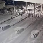 agra:-टेंडर-बदलते-ही-टोल-प्लाजा-पर-बवाल,-नौकरी-जाने-के-डर-से-कर्मचारियों-का-हंगामा;-फिर-धरने-पर-बैठ-गए