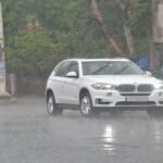 मानसून-ने-आधे-शहर-को-दिया-धोखा:-कहीं-झमाझम-बारिश,-कहीं-सूखी-धरती;-थोड़ी-देर-में-ही-डूब-गईं-सड़कें