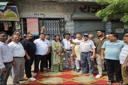 जिद-जीत-गई:-शराब-के-दुकान-पर-जनता-का-हल्ला-बोल,-दूसरे-दिन-दिया-धरना;-हटाना-पड़-गया-ठेका