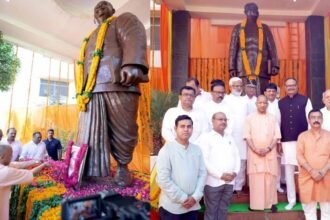 up-news:-जयंती-पर-याद-किए-गए-श्यामा-प्रसाद-मुखर्जी,-सीएम-योगी-ने-प्रतिमा-पर-पुष्पांजलि-अर्पित-कर-किया-नमन