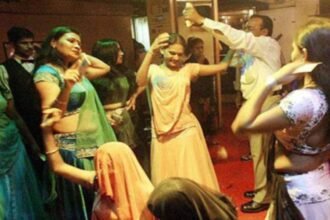 महाराष्ट्र-में-डांस-बारों-पर-सरकार-की-सख्ती,-अब-कानूनी-खामी-का-फायदा-नहीं-उठा-सकेंगे-होटल,-बार-और-रेस्तरां