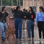 up-weather:-प्रदेश-में-पूरी-ताकत-से-आगे-बढ़ा-मानसून,-आज-इन-19-जिलों-में-भारी-बारिश-का-अलर्ट;-गिरा-पारा