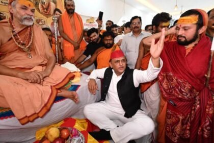 up:-शंकराचार्य-अविमुक्तेश्वरानंद-से-मिले-अखिलेश-यादव,-बोले-सनातन-को-अधर्मियों-से-मुक्त-कराने-के-लिए-चर्चा-की