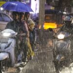 कई-राज्यों-में-बारिश-से-हाहाकार,-दिल्ली-ncr-और-up-को-लेकर-क्या-हैं-आसार?-जानें-कैसा-रहेगा-आज-का-मौसम