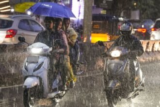 कई-राज्यों-में-बारिश-से-हाहाकार,-दिल्ली-ncr-और-up-को-लेकर-क्या-हैं-आसार?-जानें-कैसा-रहेगा-आज-का-मौसम