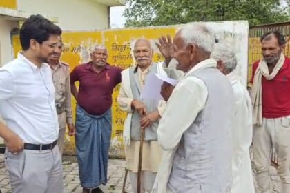 खुशी-से-खिल-उठे-चेहरे:-35-वर्ष-पुराने-राजस्व-मामले-का-35-मिनट-में-हुआ-समाधान,-किसानों-को-मिली-संशोधित-खतौनी