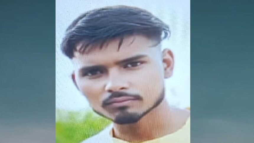 gajraula-news:-वाहन-की-टक्कर-से-दूर-जा-गिरा-युवक,-तोड़-दिया-दम,-सिगरेट-लेने-के-लिए-पार-कर-रहा-था-हाईवे