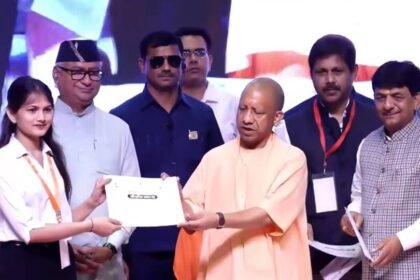 विश्व-युवा-कौशल-दिवस:-योगी-बोले-पहले-यूपी-में-नौकरी-नहीं-थी,-निकलती-भी-तो-चाचा-भतीजे-की-जोड़ी-वसूली-पर-लग-जाती