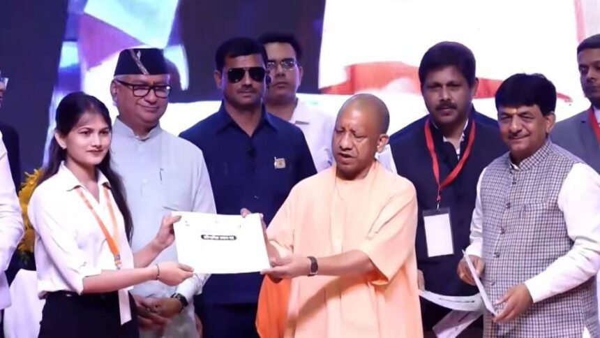विश्व-युवा-कौशल-दिवस:-योगी-बोले-पहले-यूपी-में-नौकरी-नहीं-थी,-निकलती-भी-तो-चाचा-भतीजे-की-जोड़ी-वसूली-पर-लग-जाती
