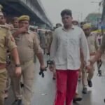 कानपुर-में-पुलिस-पर-फायरिंग-करने-वाले-पर-एक्शन,-2-किलोमीटर-पैदल-मार्च-निकलवाया