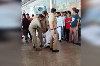 dss-की-पिटाई:-कैंट-स्टेशन-पर-क्या-क्या-हुआ,-27-वीडियो-और-30-कैमरों-की-खंगाली-गई-फुटेज;-दो-दिन-में-आएगी-रिपोर्ट