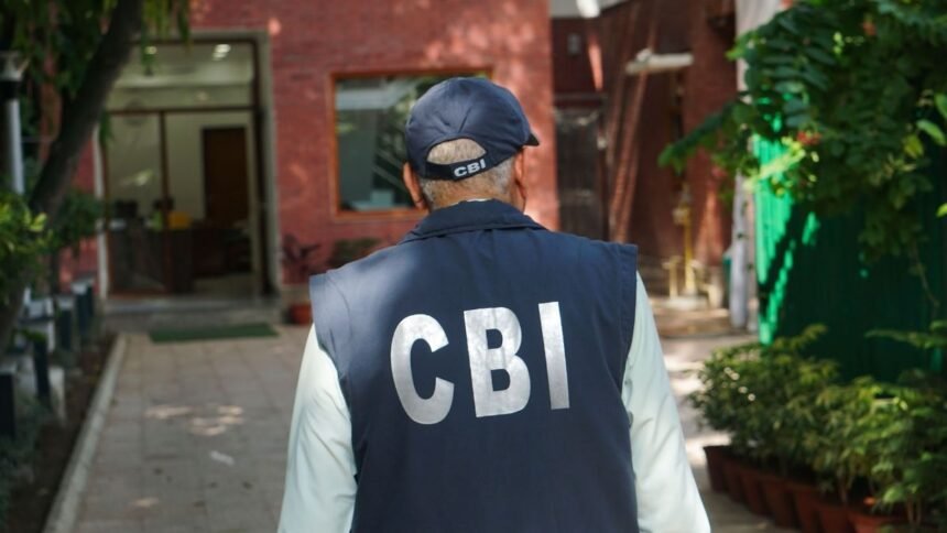 कोचिंग-सेंटर-संचालक-के-पास-से-बरामद-136-हाथ-से-लिखे-सवालों-में-से-111-प्रश्न-neet-परीक्षा-में-आए,-cbi-का-खुलासा