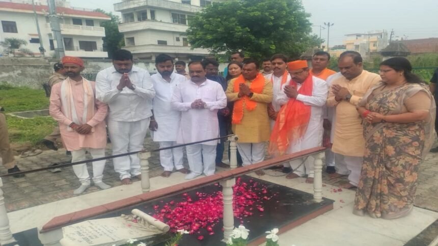 up-:-भाजपा-नेता-प्रकाश-पाल-बोले-राहुल-गांधी-देश-को-बताएं-अपना-असली-धर्म-और-जाति