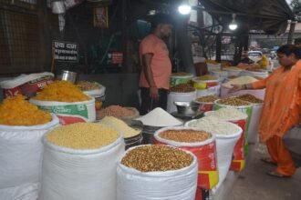 up-news:-चावल-चीनी-की-कीमतों-में-इजाफा,-मसालों-की-महंगाई-से-बिगड़ा-रसोई-का-बजट;-जानें-रेट